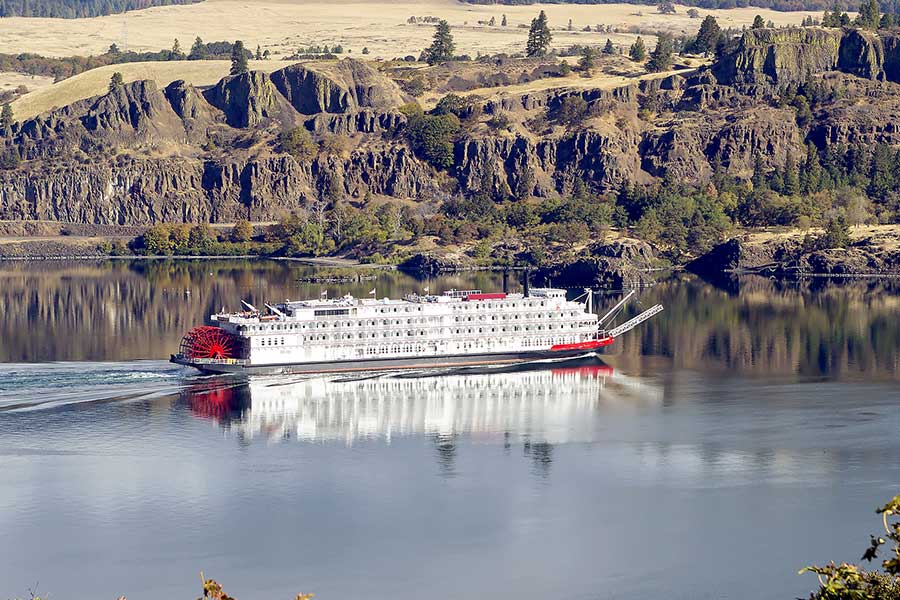Paddlewheel boat in the Columbia River